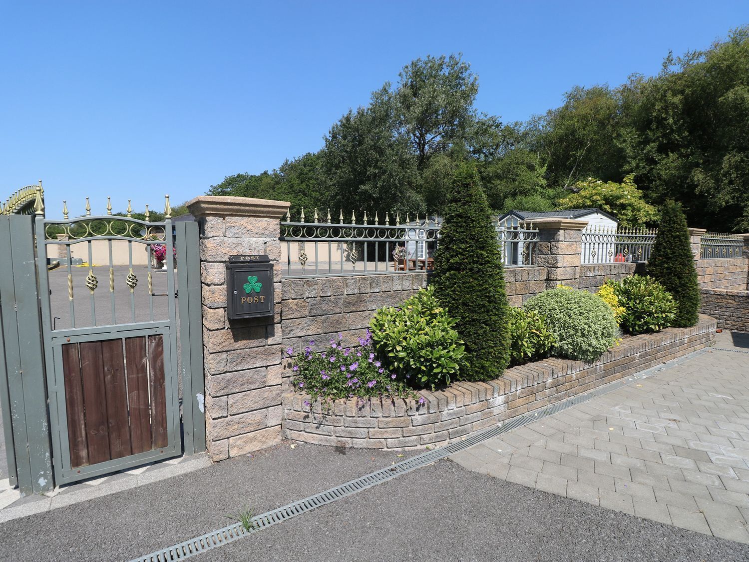 Cottage | Property grounds