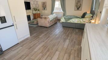 1 bedroom, WiFi (free), individually decorated, individually furnished