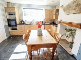 Dishwasher, cookware/dishes/utensils