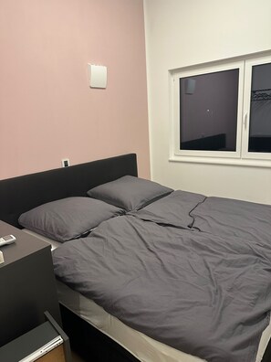 4 soverom, strykejern/-brett, reiseseng for barn og wi-fi (inkludert)