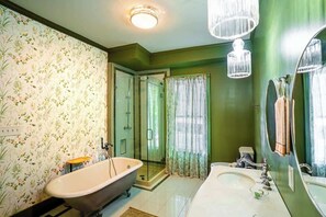 Bathroom - Cozy House with Private Sauna (Maryville)