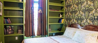 Luxury Historic Manor, 5 BDR, Saunas & Fireplace