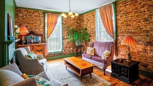 Unclassified image, 4 of 88, button - Luxury Historic Manor, 5 BDR, Saunas & Fireplace (Maryville)
