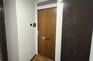 Interior - 4 Bedroom Apartment Sleeps 14 With Balcony (London)