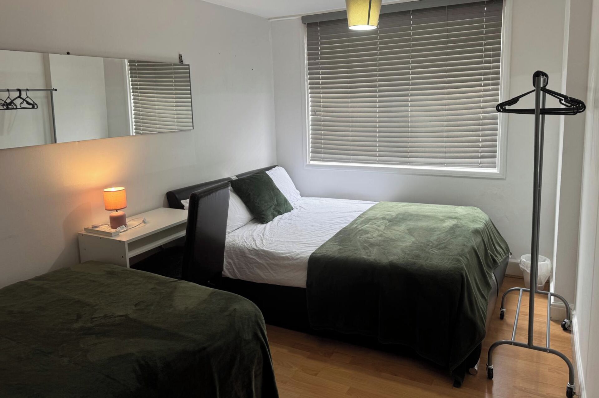 4 chambres, fer et planche à repasser, accès au Wi-Fi (inclus)