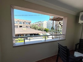 Habitación estándar, balcón, vistas al jardín | Interior