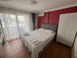 Habitación estándar, balcón, vistas parciales al mar