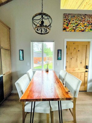 Dining - Hermosa Meadows Hideaway - 360° Red Cliff Views, Sleeps 5, 10 min to Durango (Durango)