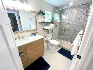 Shower, hair dryer, towels, soap - Hermosa Meadows Hideaway - 360° Red Cliff Views, Sleeps 5, 10 min to Durango (Durango)