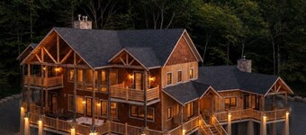 Luxury Stowe Home w/ Sauna & Hot Tub