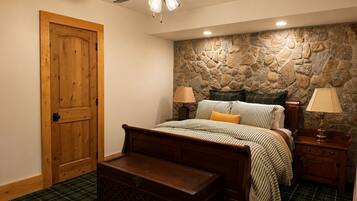 Iron/ironing board, bed sheets