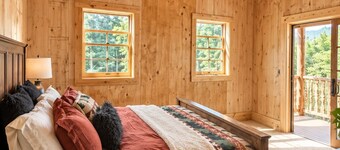 Luxury Stowe Home w/ Sauna & Hot Tub