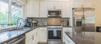 Perfect 4-bedroom house in adorable Snohomish for your getaway