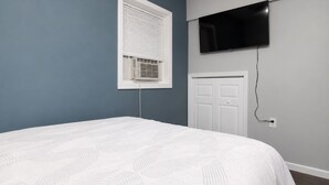 1 bedroom, free WiFi, bed sheets - Gore MTN & Saratoga ADK Crash Pad! The Cocoon (Warrensburg)