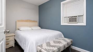 1 bedroom, WiFi (free), bed sheets