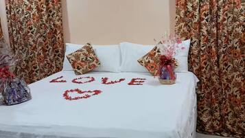 Iron/ironing board, WiFi, bed sheets