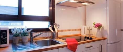 Coffee/tea maker, fridge, microwave, oven