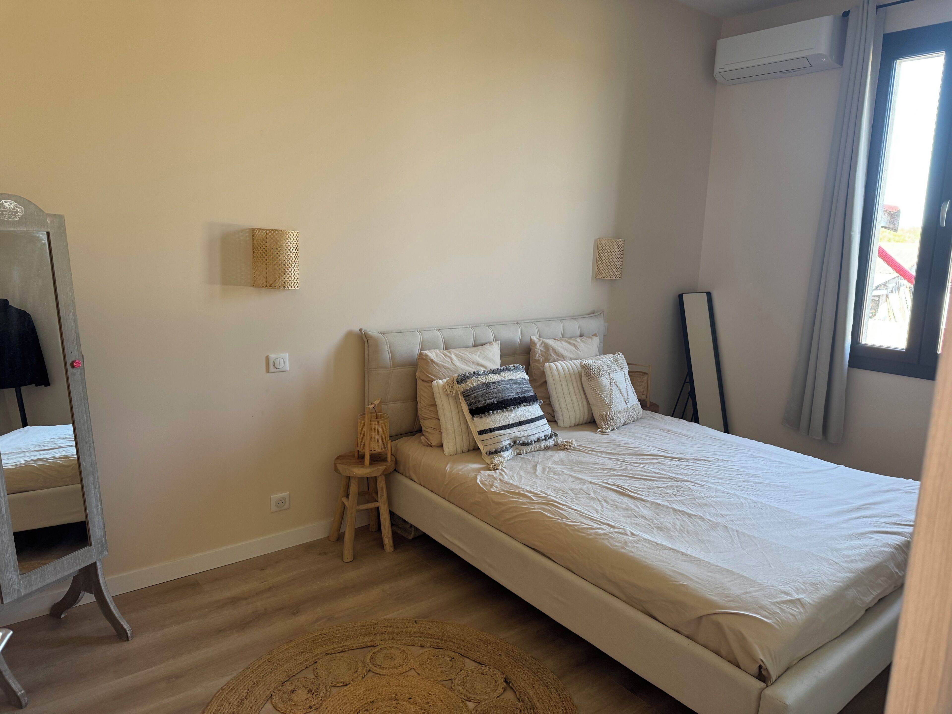 5 bedrooms, travel crib, WiFi (free)