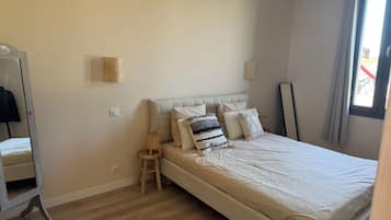 5 bedrooms, travel crib, WiFi (free)