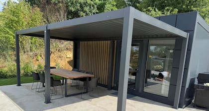 Private Wellness Lodge am E-See mit Klimaanlage, Pool, Whirlpool und Sauna