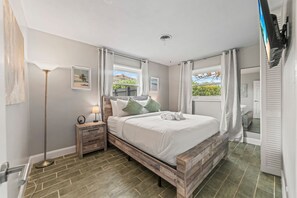 3 bedrooms, iron/ironing board, WiFi, bed sheets - Hollywood Happy Place in South FL- Heated Saltwater Pool, Near Beach & Hard Rock (Hollywood)