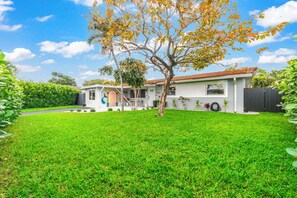 Exterior - Hollywood Happy Place in South FL- Heated Saltwater Pool, Near Beach & Hard Rock (Hollywood)