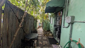 Outdoor dining - Disco Art Motel: Miami Stay studio with AC in friendly Allapattah neighborhood (Allapattah)