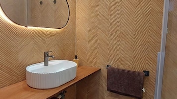 Doccia, asciugacapelli, bidet, asciugamani