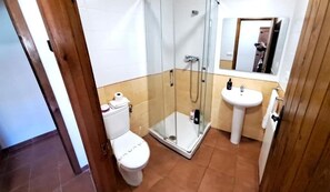 Double Room, 2 Single Beds | Bathroom - Hostal Restaurante Monterde d Albarracín (Monterde de Albarracín)