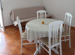 Apartamento (Comfort One Bedroom Apartment with Se) | Sala de jantar