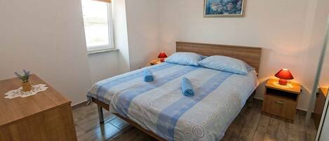 Apartment (Classic One Bedroom Apartment with Se)
