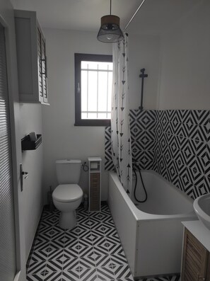 Hårtørrer, Sæbe, Toiletpapir
