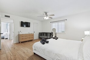 Room - Modern 3 Bedroom Retreat with Private Pool & Blackout Game Room - FREE Parking! (The Colony)
