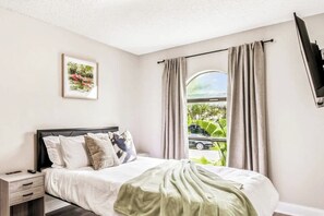 3 chambres, fer et planche à repasser, Wi-Fi, draps fournis