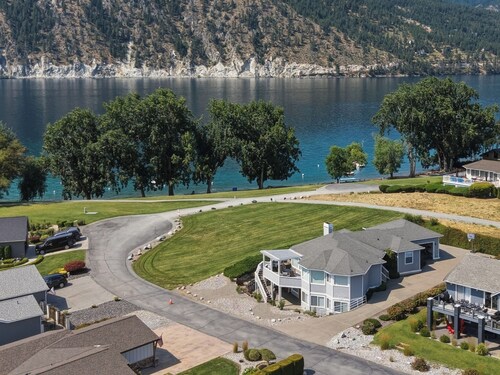 Wapato Point Family Oasis Sleeps 12 w/Private Buoy, Hot Tub, 6 Bedrooms 5.5 Bath