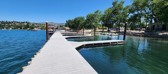 Wapato Point Family Oasis Sleeps 12 w/Private Buoy, Hot Tub, 6 Bedrooms 5.5 Bath