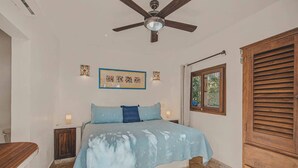 A bedroom with a bed, a ceiling fan, wall-mounted lights, and a window with blinds. - Villa Catalina - Pool - OceanViews - 5 King Suites (San Francisco)