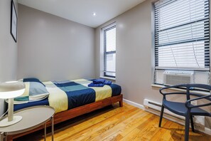 Iron/ironing board, Internet, bed sheets - Spacious 4-bedroom apartment in tranquil New York with AC (New York)