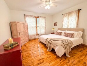 3 bedrooms, desk, iron/ironing board, free WiFi