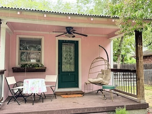 Outdoor dining - River Road Blush Bungalow (Boerne)
