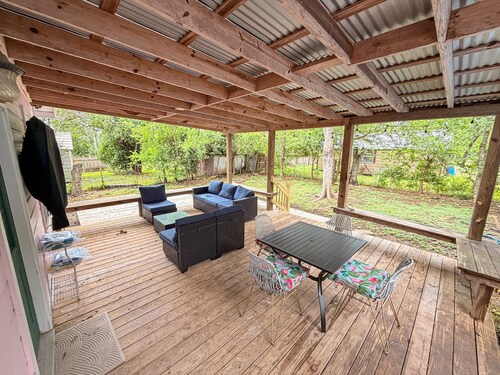 Downtown Blush Bungalow and Hot Tub