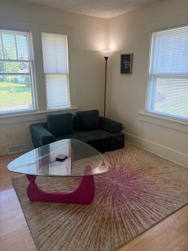 New pet friendly listing, modern, clean, updated!
