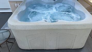 Baignoire à remous extérieure