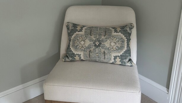 A corner armchair with a patterned cushion against a grey wall. - Beautiful home in desirable Riverlocks neighborhood, walkable to Kennebunkport (Kennebunk)