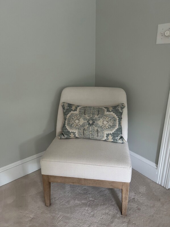 A corner armchair with a patterned cushion against a grey wall. - Beautiful home in desirable Riverlocks neighborhood, walkable to Kennebunkport (Kennebunk)