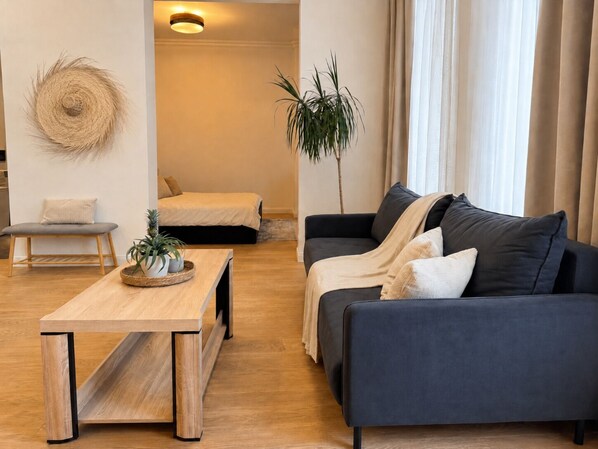 1 bedroom, desk, iron/ironing board, WiFi - Modern Riga Centre Stay - Walk to Old Town (Rīga)