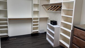 A walk-in closet with multiple shelves and hanging space, a vent, and a small box on a shelf. - Adorable 3-bedroom cabin in Pinetop Country Club, newly renovated. Pets Welcome! (Pinetop Country Club)