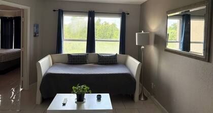 Lyrios Vacation Rentals - The Palms