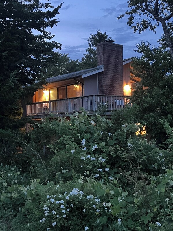Exterior - Hither Hills Private Community Beach Access! Enjoy a wonderful 5br house w/AC (Montauk)