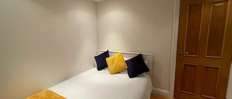 1 bedroom, iron/ironing board, WiFi